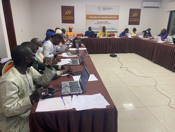 Politiques publiques : Les acteurs sensibilisés sur les enjeux du suivi - évaluation Politiques publiques : Les acteurs sensibilisés sur les enjeux du suivi - évaluation