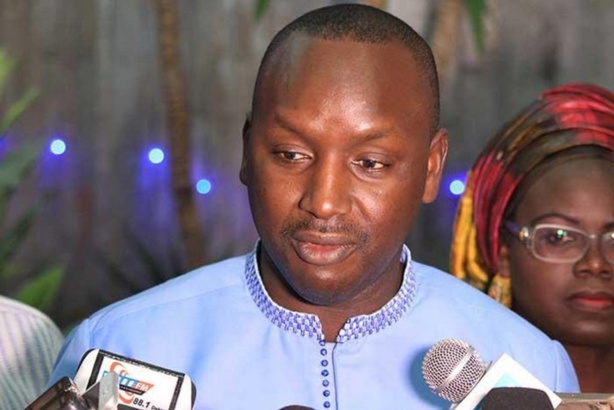 La trahison, aime à dire les sages, peut donner des fleurs mais jamais de fruits. (par Cheikh Tidiane Dieye ) La trahison, aime à dire les sages, peut donner des fleurs mais jamais de fruits. (par Cheikh Tidiane Dieye )