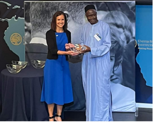 Le Sénégalais Mamadou Diaw reçoit la prestigieuse distinction  John F. Kennedy Service Award du Corps de la paix