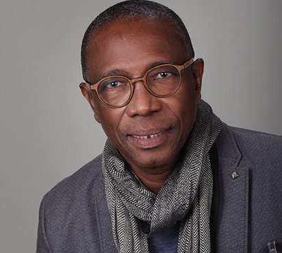 C’est l’heure de ne regarder que la lumière (Par El Hadj H. KASSÉ)