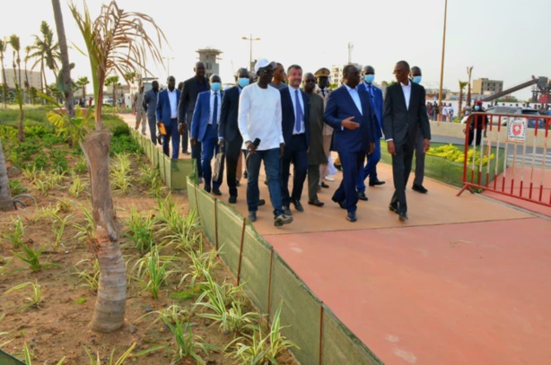 Macky Sall appelle à entretenir la corniche ouest de Dakar après son aménagement