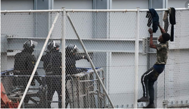 Au moins 18 morts parmi des migrants qui tentaient d'entrer à Melilla Au moins 18 morts parmi des migrants qui tentaient d'entrer à Melilla