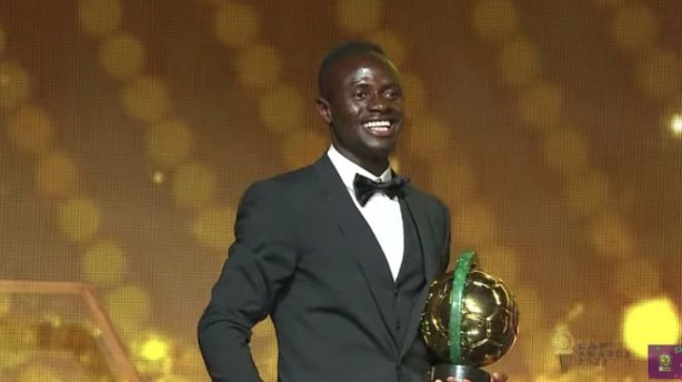 Ballon d’Or Africain 2022 : Sadio Mané sacré pour la deuxième fois consécutive Ballon d’Or Africain 2022 : Sadio Mané sacré pour la deuxième fois consécutive