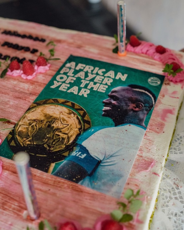 Meilleur joueur africain : Le Bayern célèbre le trophée de Sadio Mané Meilleur joueur africain : Le Bayern célèbre le trophée de Sadio Mané