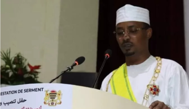 Tchad : Mahamat Idriss Déby Itno a prêté serment comme "président de transition" Tchad : Mahamat Idriss Déby Itno a prêté serment comme "président de transition"