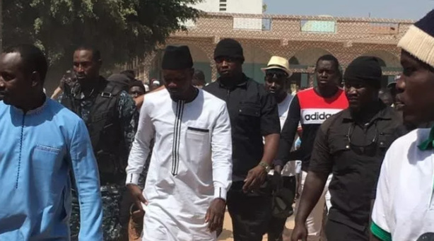 Ousmane Sonko est en route pour le palais de justice Ousmane Sonko est en route pour le palais de justice