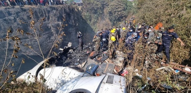 Un avion avec 72 passagers et membres d'équipage à bord s'est écrasé au Népal