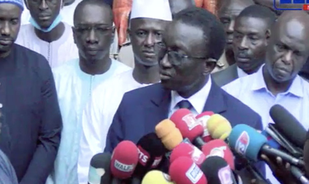 Accident de Sakal : La réaction du Premier ministre Amadou Ba sur les lieux du drame Accident de Sakal : La réaction du Premier ministre Amadou Ba sur les lieux du drame