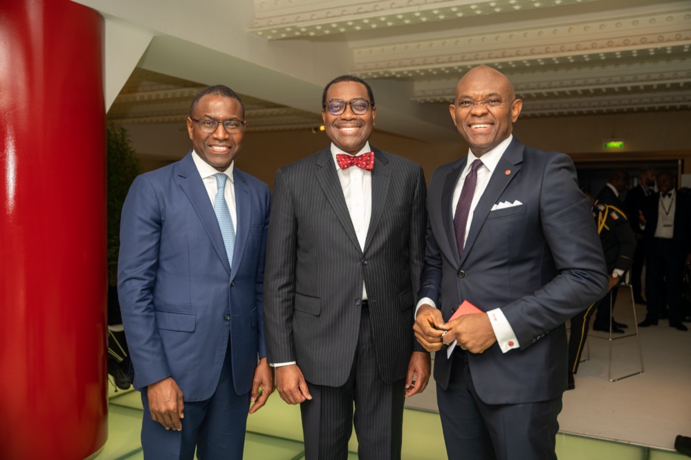 En compagnie de deux hommes parmi les plus puissants du Nigeria, Akinwumi Adesina de la BAD et l'entrepreneur Tony Elumelu