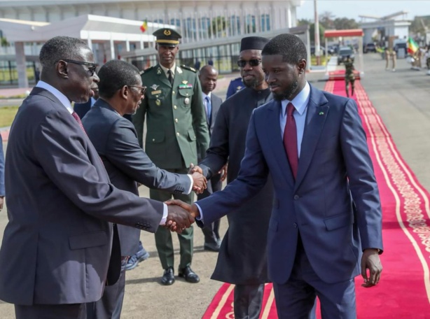 Première visite officielle à l'étranger : BDF quitte Dakar pour Nouakchott Première visite officielle à l'étranger : BDF quitte Dakar pour Nouakchott