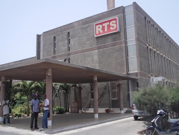 TENSION A LA RTS: Les travailleurs disent « non à une expédition punitive » TENSION A LA RTS: Les travailleurs disent « non à une expédition punitive »