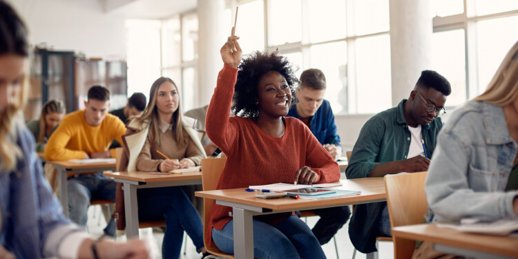 Rester ou rentrer ? Le dilemme invisible des étudiants africains formés en France