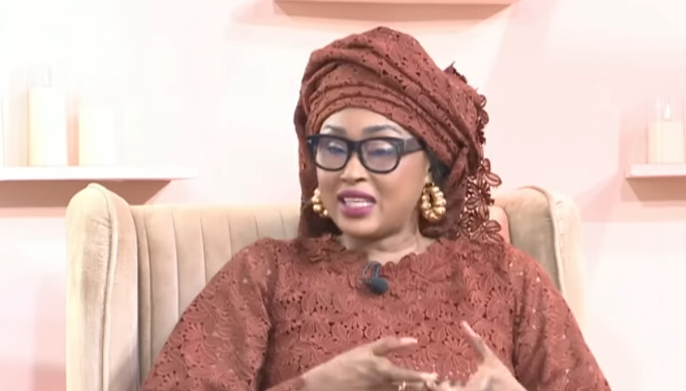 Fondations des Premières Dames : Maïmouna Bousso s’oppose au retour de « l’opacité » et critique les épouses de Diomaye Faye