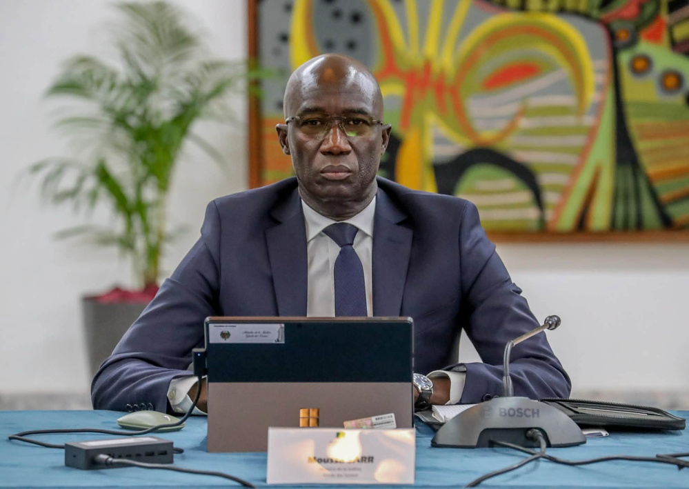 Droits des détenus : Me Moussa Sarr, le ministre de la Justice, annonce la fin des fouilles à nu dans les prisons sénégalaises Droits des détenus : Me Moussa Sarr, le ministre de la Justice, annonce la fin des fouilles à nu dans les prisons sénégalaises
