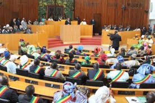 Assemblée nationale : adoption du texte sur les dépenses spéciales et convocation d’une session extraordinaire