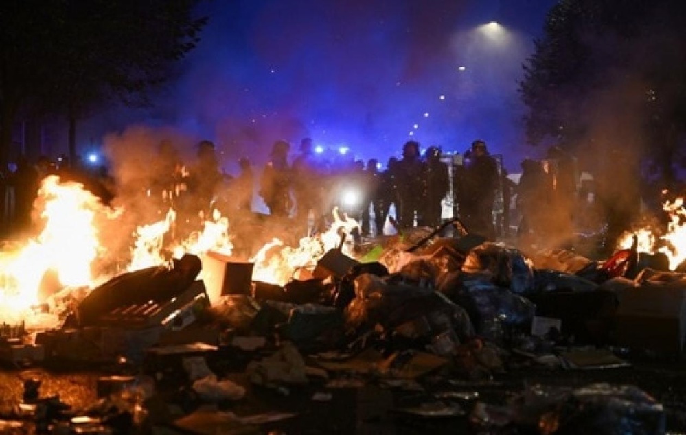 Violences en France : 2.397 interpellations, 997 policiers et gendarmes blessés dont 7 graves Violences en France : 2.397 interpellations, 997 policiers et gendarmes blessés dont 7 graves