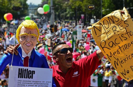 Mexique : Des milliers de personnes dans la rue contre Trump