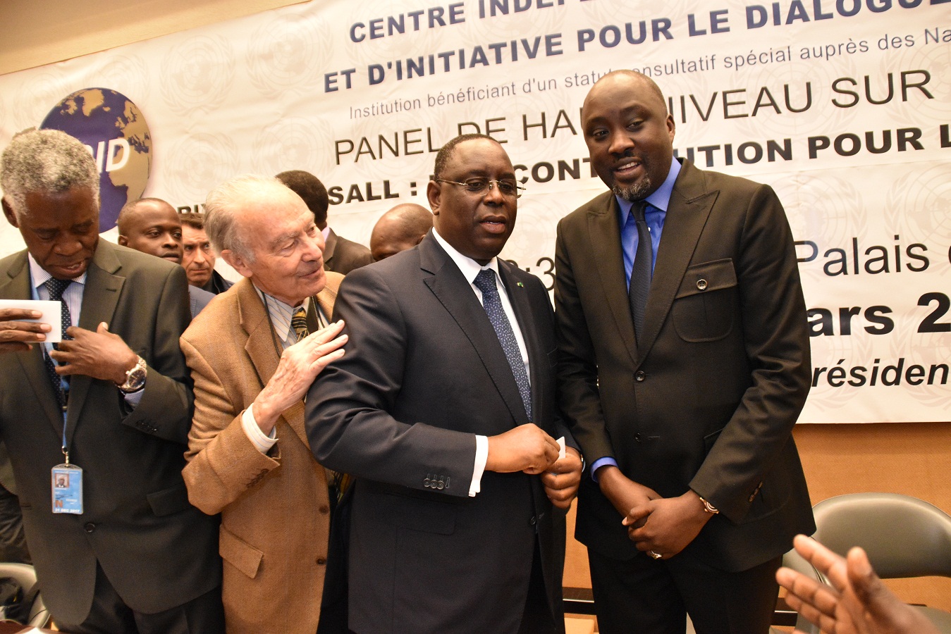 « Prix Macky Sall pour le Dialogue en Afrique » : Charité bien ordonnée….