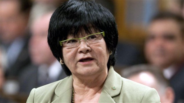 Bev Oda victime d'un jus d'orange à 12 euros