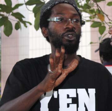 Fadel Barro défie le président Sall