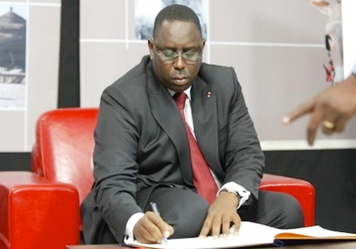 Macky Sall retire "sa famille" des législatives