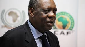 CAF : Hayatou brise le silence