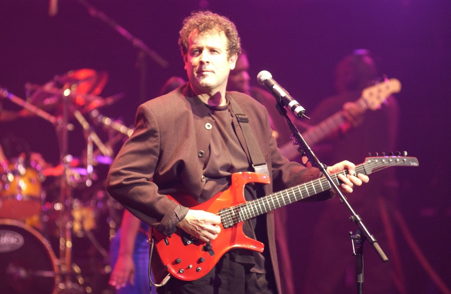 Souffrant du cancer, le zoulou blanc, Johnny Clegg, fait ses adieux 