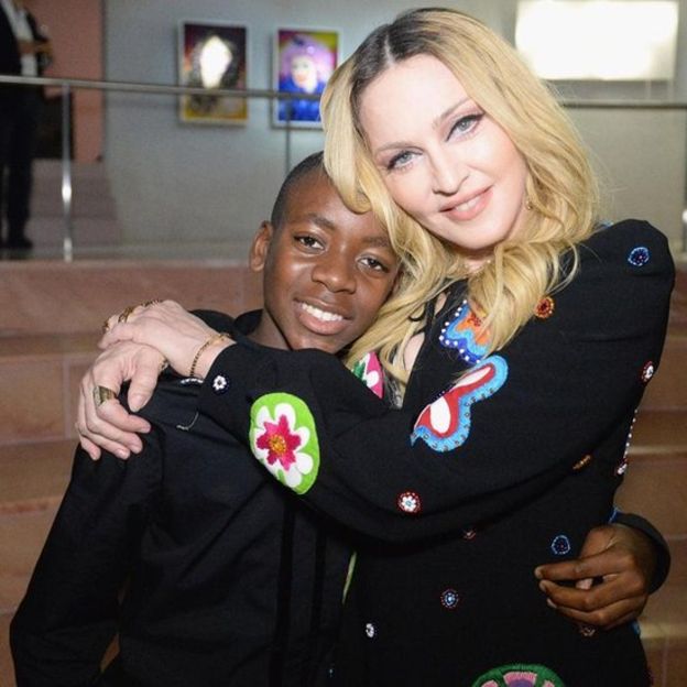Madonna s'installe à Lisbonne avec son fils footballeur qui rejoint l'Académie de Benfica