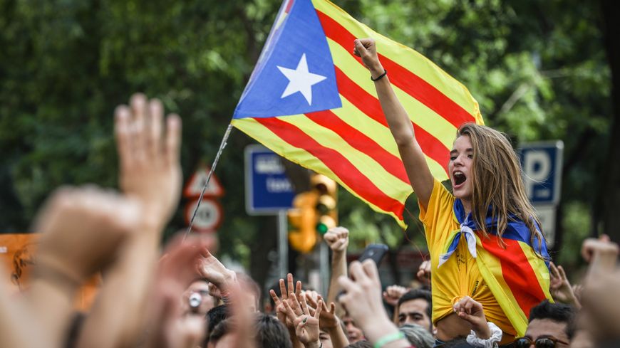 Le parlement de Catalogne proclame l'indépendance