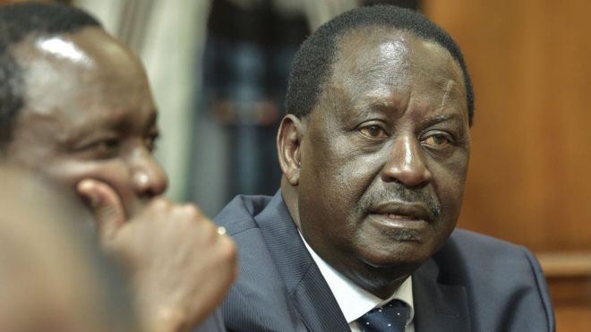 Kenya : Odinga dénonce une “parodie d’élection” et promet de ne pas en rester là