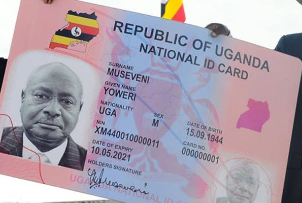 Miracle en Ouganda : Yoweri Museveni «rajeunit» de trois ans pour se présenter à l’élection présidentielle de 2021