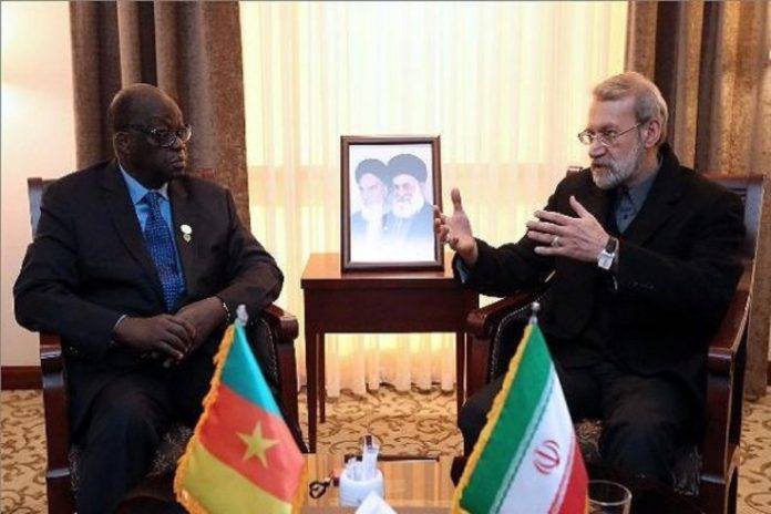 Insolite : Moustapha Niasse reçu en Iran avec un drapeau camerounais