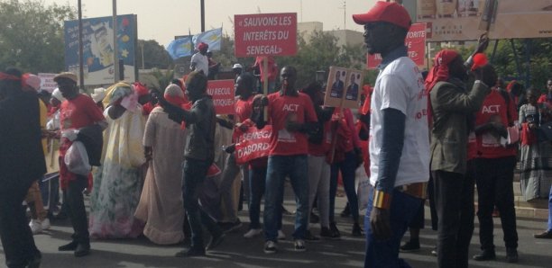 La marche de l'opposition en images