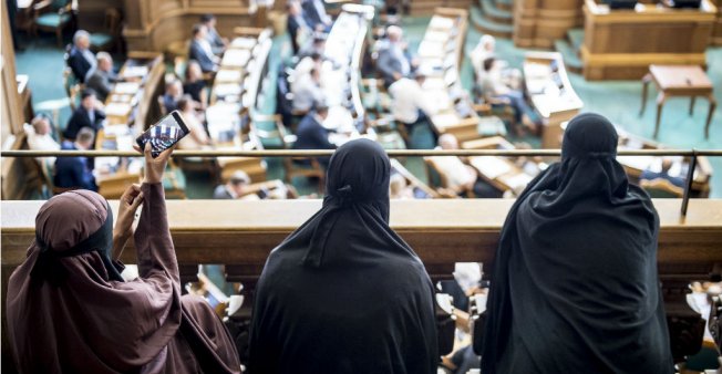 Après la France et la Belgique, le Danemark interdit le voile intégral dans l'espace public