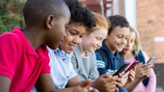 Moins d'exposition aux écrans, plus d'intelligence pour l'enfant
