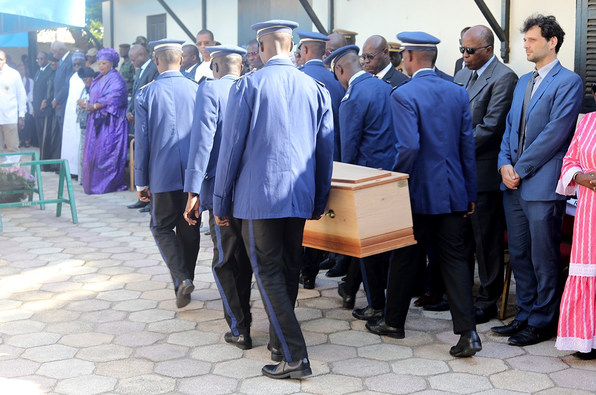 Levée du corps en image de l'épouse de Léopold Sédar Senghor, Colette Senghor