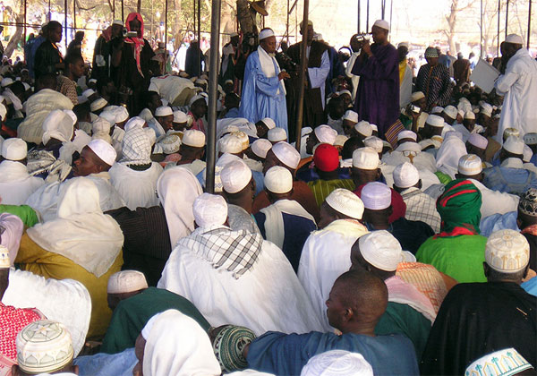 Medina Gounass défie l’Etat et refuse de fermer ses mosquées