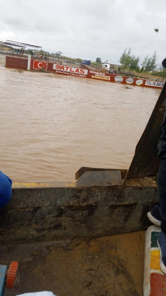 Images des inondations sur la Nationale 1 à Diameniado