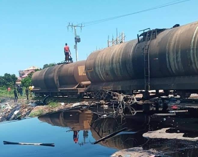 Urgent : 2 morts à Sonfonia, un train incendié, pillages à Matoto