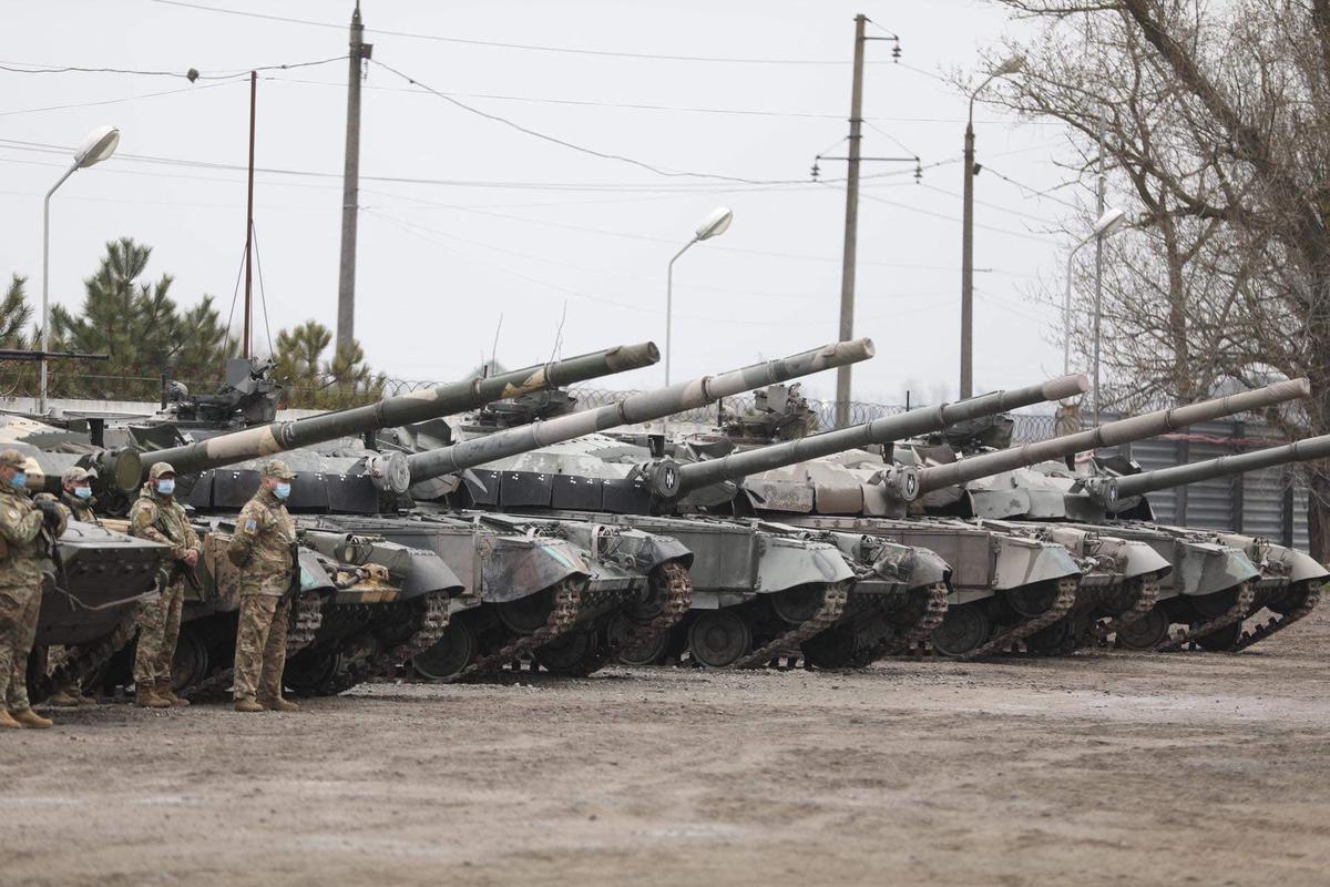 Crise en Ukraine : la Russie annonce un début de retrait de ses soldats massés à la frontière