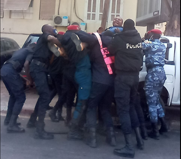 GMS raconte le film de son arrestation : "Les policiers m'ont jeté entre Diamniadio et Thiés ..."