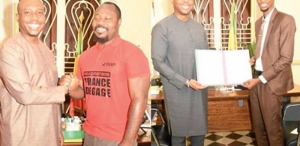 Recrutement GMS et de Touré : Le ministre Oumar Gueye déchire le contrat de travail