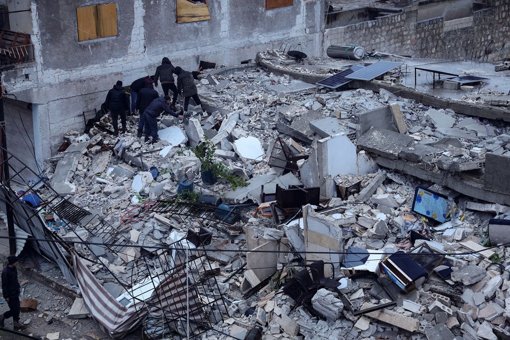 Un puissant séisme fait des centaines de morts en Turquie et en Syrie