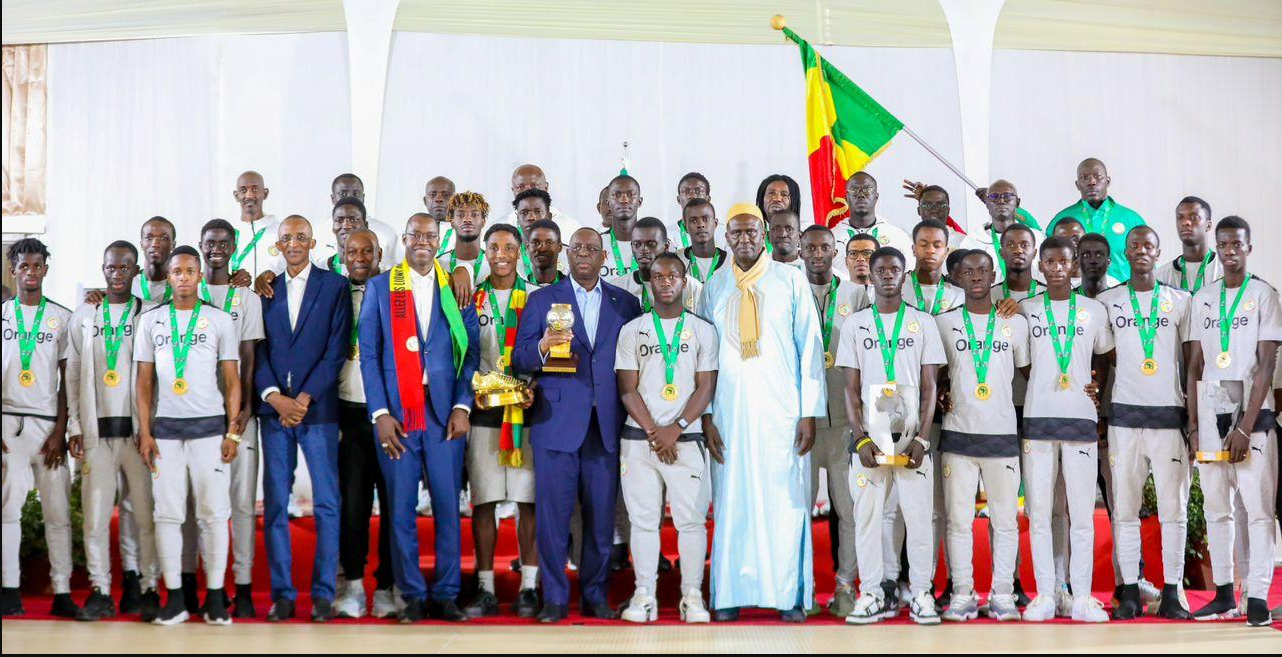 CAN U20 : Macky Sall remet 10 millions à chaque membre de la délégation