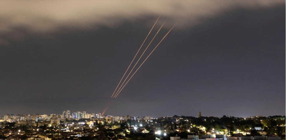L'Iran a lancé une attaque de drones et de missiles contre Israël