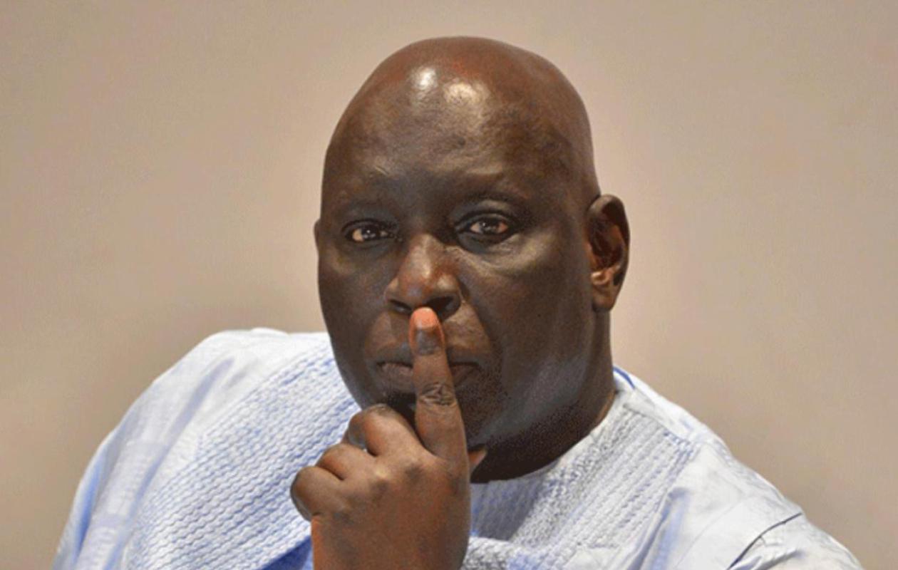 Mandat d’arrêt international : Madiambal Diagne brise le silence depuis la France et promet son retour