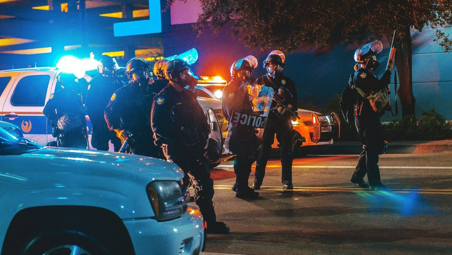 États-Unis : La fusillade d'Austin fait 3 morts et 14 blessés, la piste terroriste privilégiée