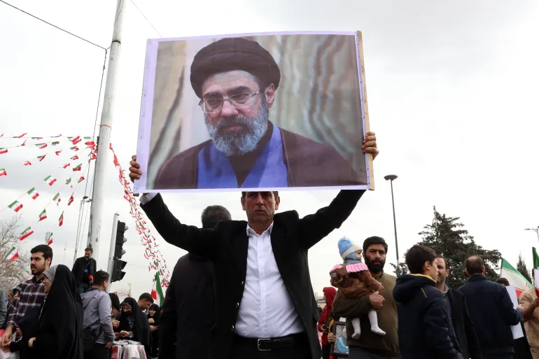 Mojtaba Khamenei, l’héritier de l’ombre au sommet de la théocratie iranienne