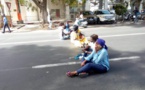 Vidéo : Regardez la détermination des femmes pro-Khalifa allongées sur le Boulevard de la République