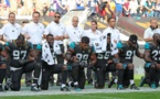 Poing levé, genou à terre, les sportifs américains en guerre contre Donald Trump 